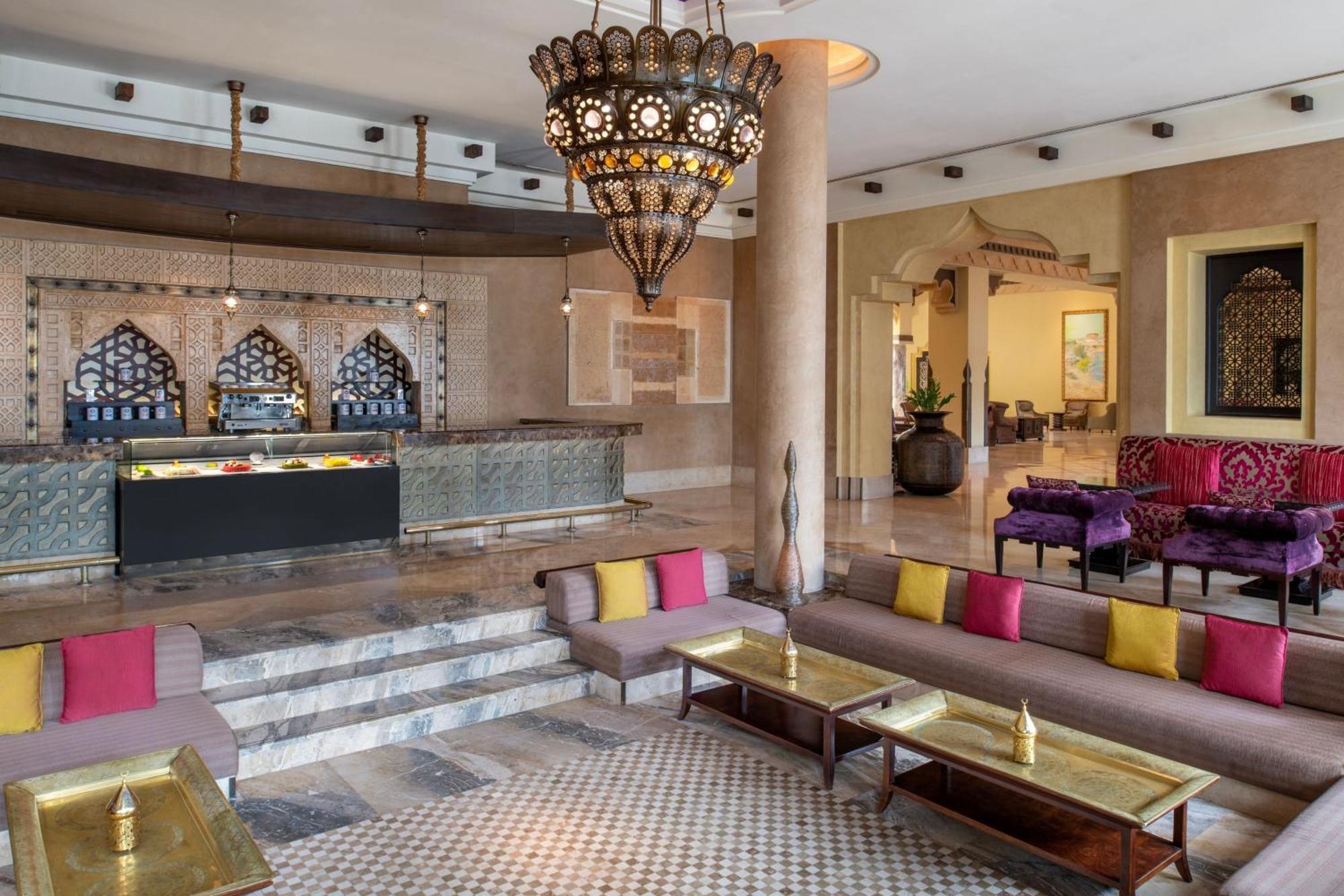 沙迦度假村及水疗中心,丽思卡尔顿酒店 多哈 外观 照片 The lobby of the hotel