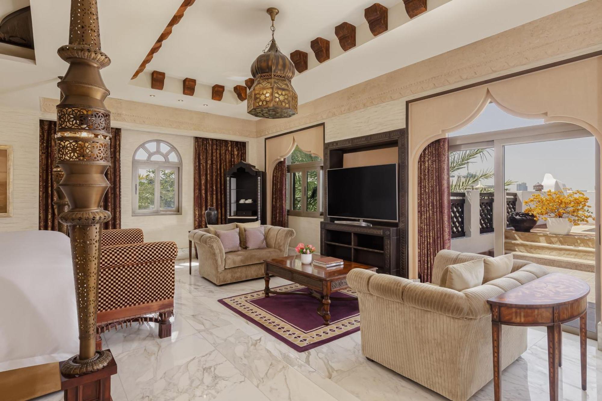 沙迦度假村及水疗中心,丽思卡尔顿酒店 多哈 外观 照片 A suite at the Taj Mahal Palace