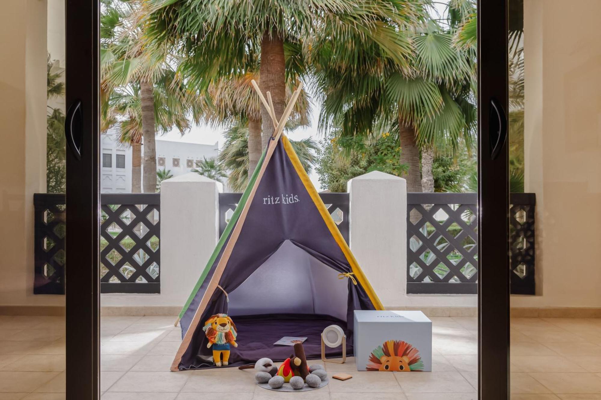 沙迦度假村及水疗中心,丽思卡尔顿酒店 多哈 外观 照片 Ritz Kids tent at The Ritz-Carlton, Dubai